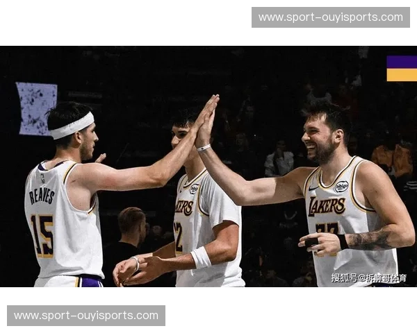 圣诞夜的篮球盛宴:湖人与热火的恩怨情仇,宿命对决谁主沉浮?